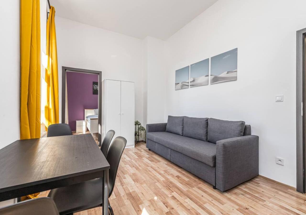 Crimson Charm Apartment ปราก ภายนอก รูปภาพ