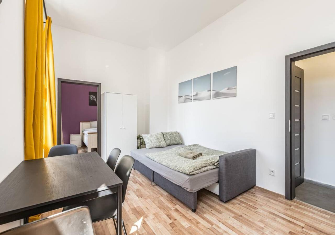 Crimson Charm Apartment ปราก ภายนอก รูปภาพ